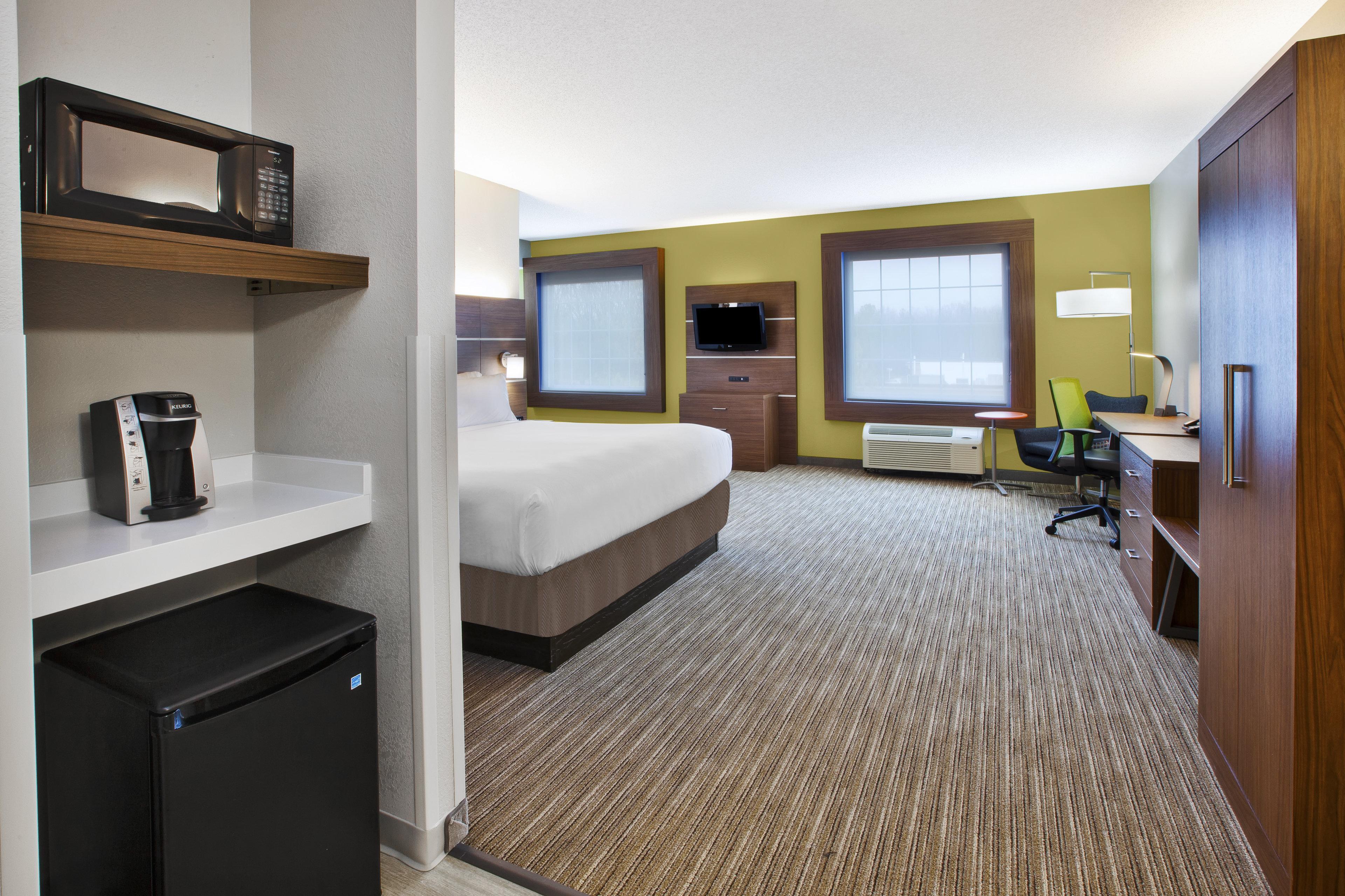 Holiday Inn Express Hotel & Suites Manchester Conference Center By Ihg Exterior photo