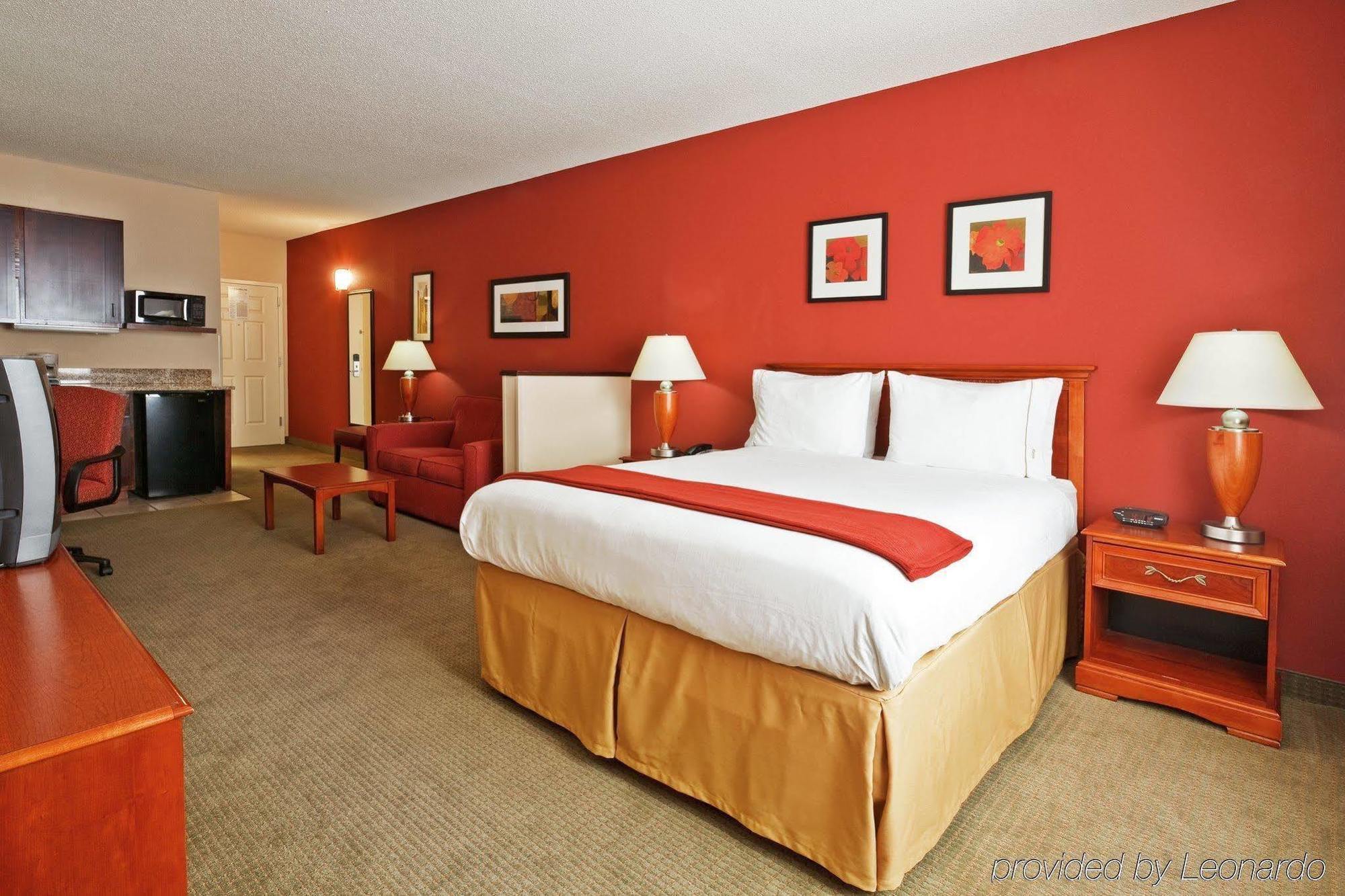 Holiday Inn Express Hotel & Suites Manchester Conference Center By Ihg Room photo